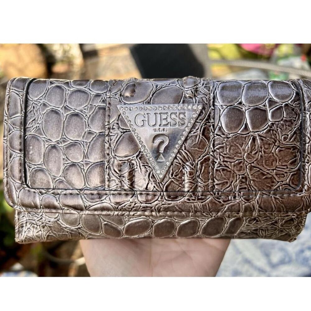 Guess Women's Brown and Tan Wallet-purses